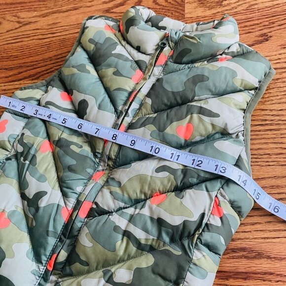 GAP Kids Camo Puffer Vest Jacket - Picture 8 of 10